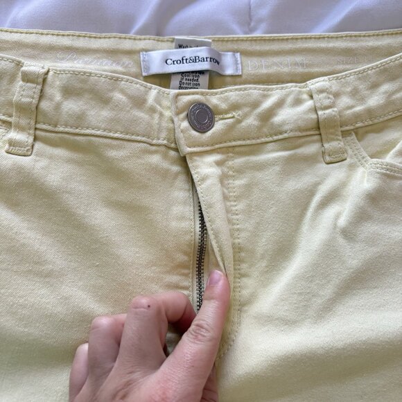 Croft & Barrow Womens Size 14 Pastel Yellow Mid Rise Capri Jeans Stretch Y2K - Picture 3 of 10